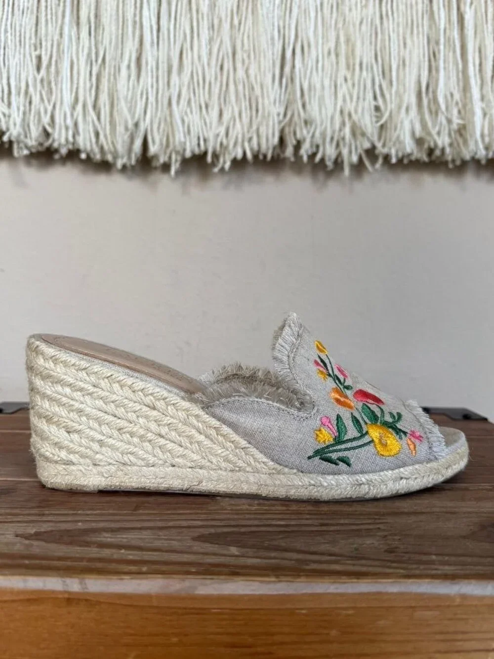 Ralph Lauren Carlynda Beige Embroidered Floral Open Toe Espadrille Wedge Size 6